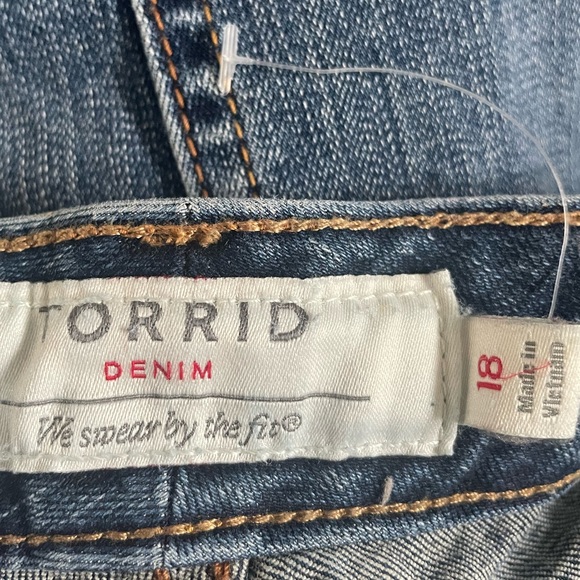 TORRID➕Destroyed Denim Boyfriend Bermuda Shorts - Picture 6 of 8